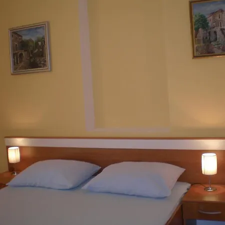 Marija With Private Parking Apartment Makarska