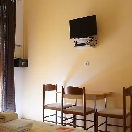 Apartment Marija With Private Parking Makarska
