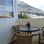 Апартаменты Marija With Private Parking Макарска