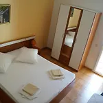Marija With Private Parking Апартаменты Макарска