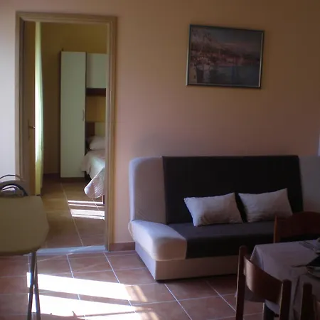 Marija With Private Parking Appartement