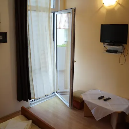 Marija With Private Parking Appartement