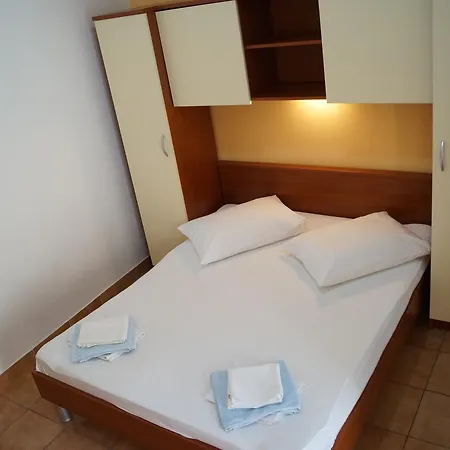 Marija With Private Parking Appartement