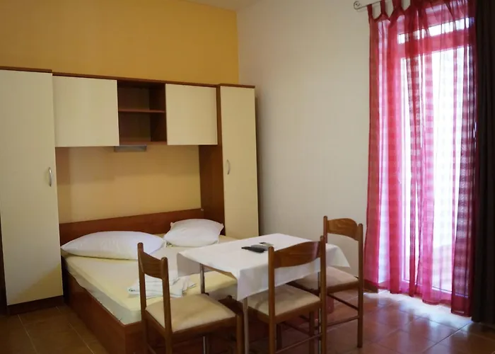 Marija With Private Parking Apartman Makarska