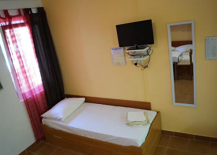 Marija With Private Parking Apartman Makarska