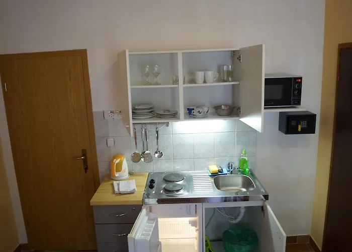 Marija With Private Parking Apartman Makarska