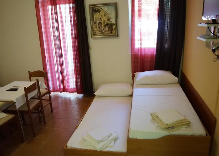 Marija With Private Parking Apartman Makarska