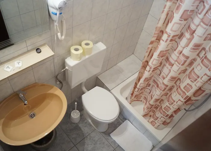 Marija With Private Parking Apartman Makarska