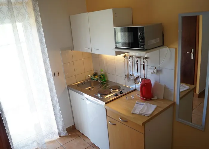 Marija With Private Parking Apartman Makarska