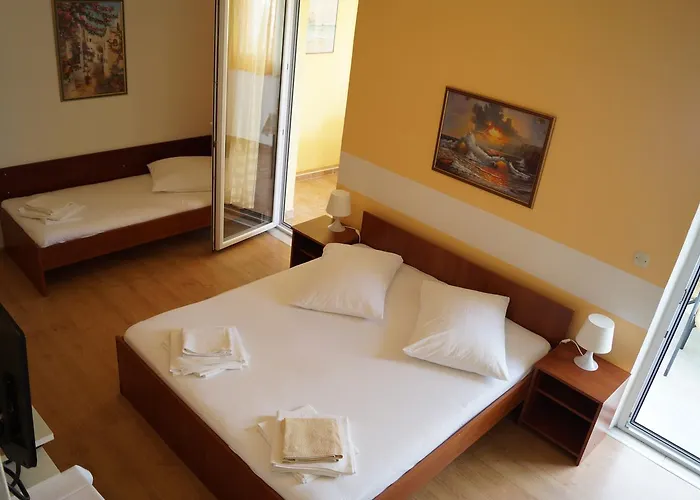 Marija With Private Parking Apartman *